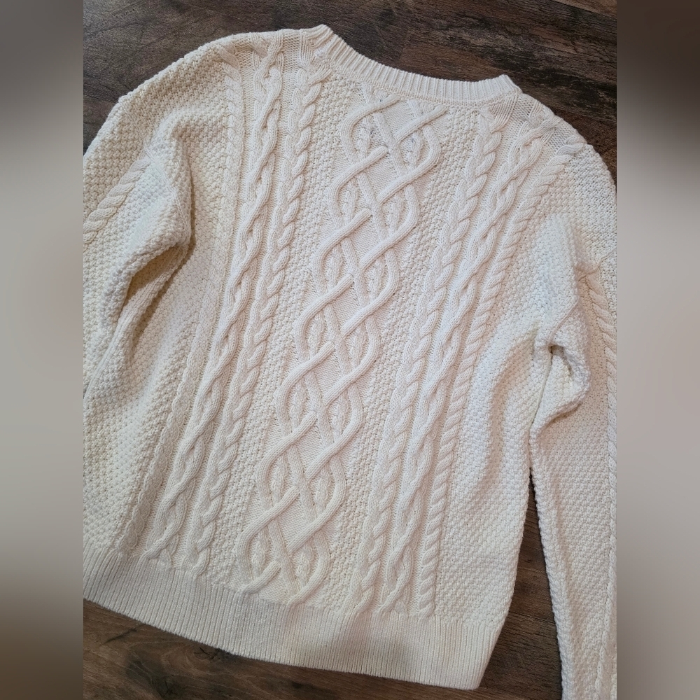 Abercrombie & Fitch Women's Ivory Cable Knit Sweater Size Medium - Picture 2 of 8